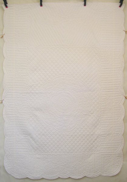 Flower Wreath Wholecloth Amish Quilt 73x105