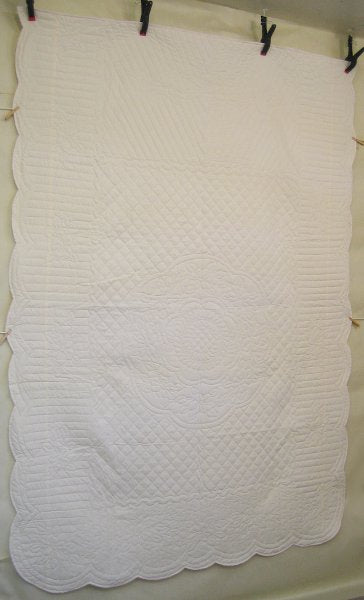 Flower Wreath Wholecloth Amish Quilt 73x105
