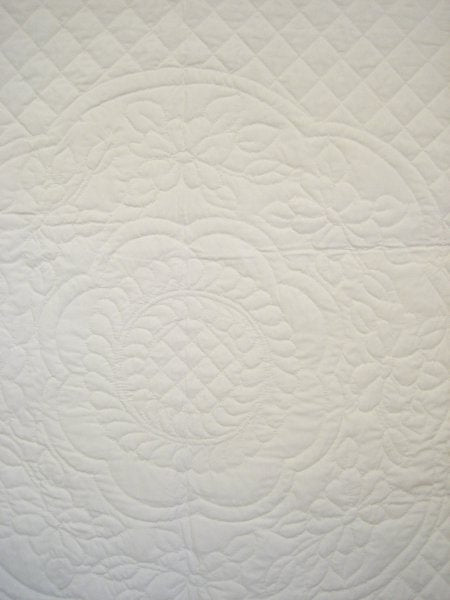 Flower Wreath Wholecloth Amish Quilt 73x105