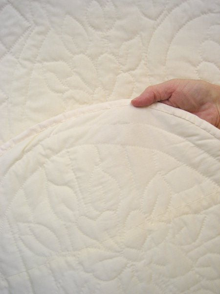 Flower Wreath Wholecloth Amish Quilt 73x105