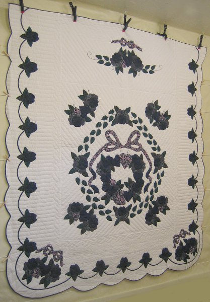 Country Rose Garden Applique Amish Quilt 99x111