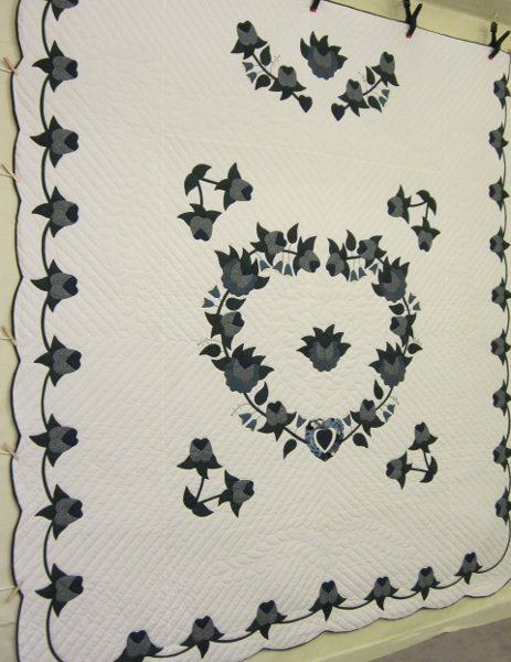 Heart of Roses Applique Amish Quilt with Border King