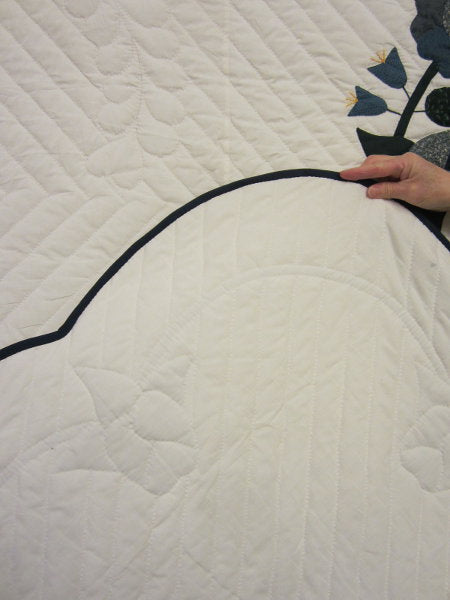 Heart of Roses Applique Amish Quilt with Border King
