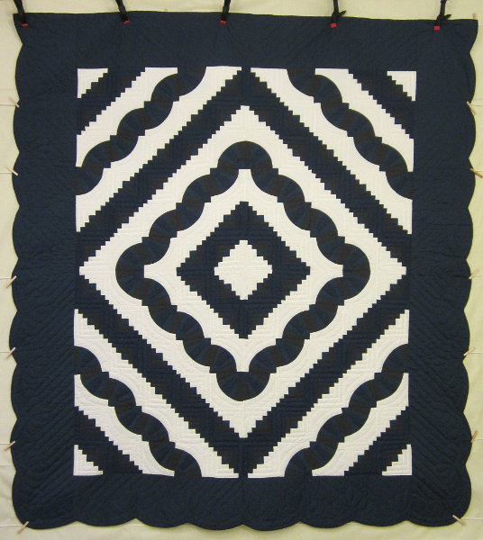 Log Cabin Fan Amish Quilt 103x112
