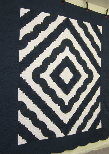 Log Cabin Fan Amish Quilt 103x112