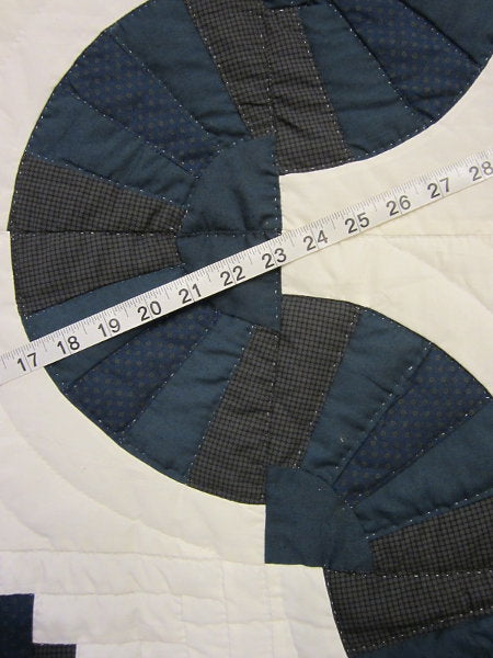 Log Cabin Fan Amish Quilt 103x112