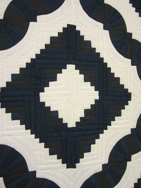 Log Cabin Fan Amish Quilt 103x112