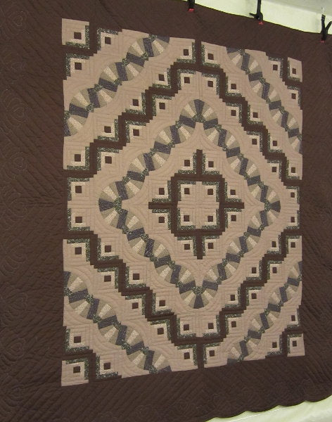 Log Cabin Fan Amish Quilt 102x109