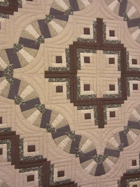 Log Cabin Fan Amish Quilt 102x109