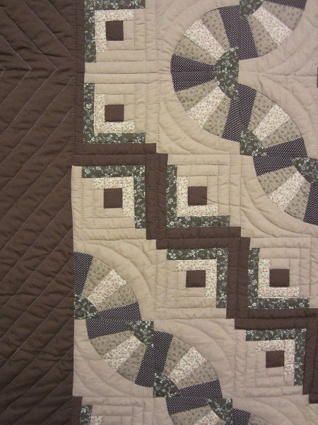 Log Cabin Fan Amish Quilt 102x109