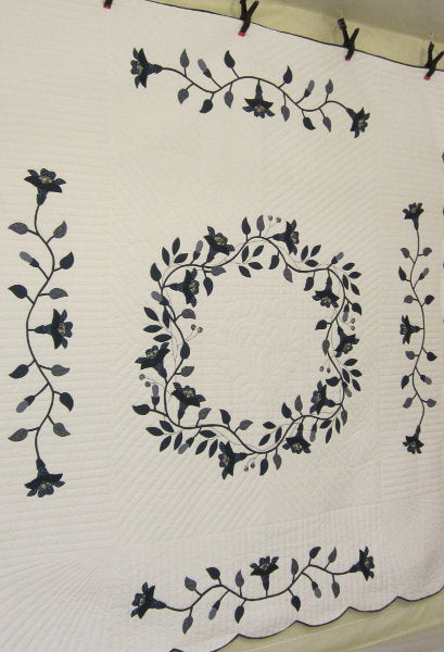 Country Flower Wreath Applique Amish Quilt 98x109