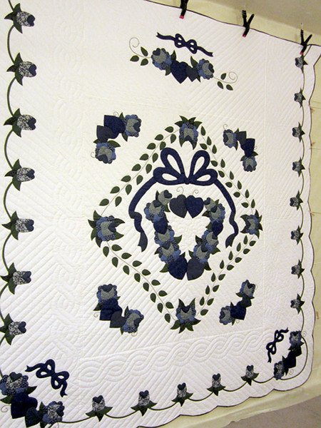 Country Rose Medallion Applique Amish Quilt 102x112