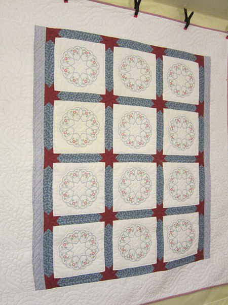 Embroidered Flowers Star Amish Quilt 91x104