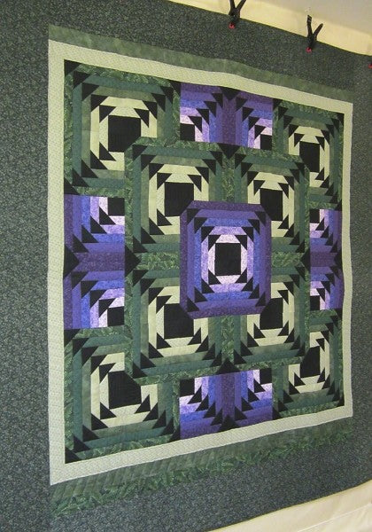 Sunshine Shadow Log Cabin Amish Quilt 97x105