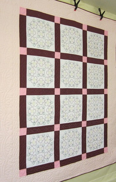 Embroidered Flower Bouquet Amish Quilt 88x105