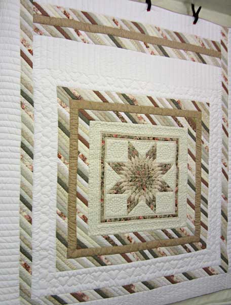 Elegant Ecru Lone Star Patchwork Amish Quilt 98x110