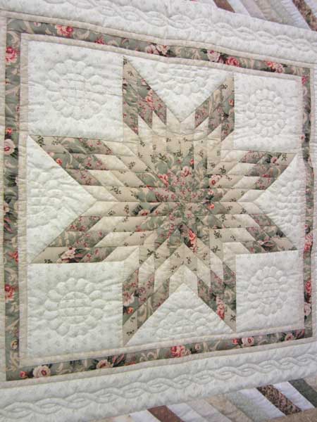 Elegant Ecru Lone Star Patchwork Amish Quilt 98x110