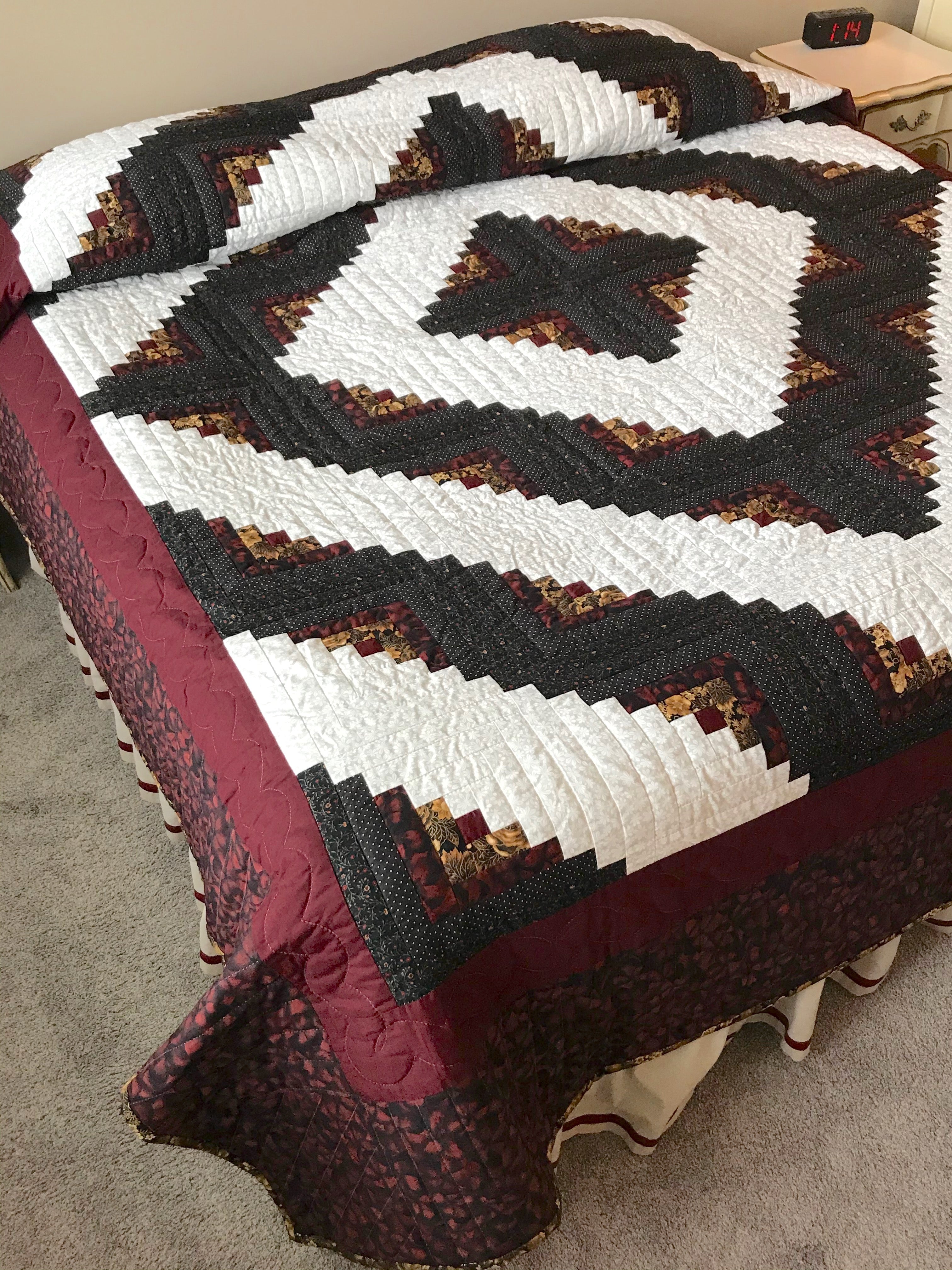 Spectacular Log Cabin Patchwork Amish Quilt 100x113