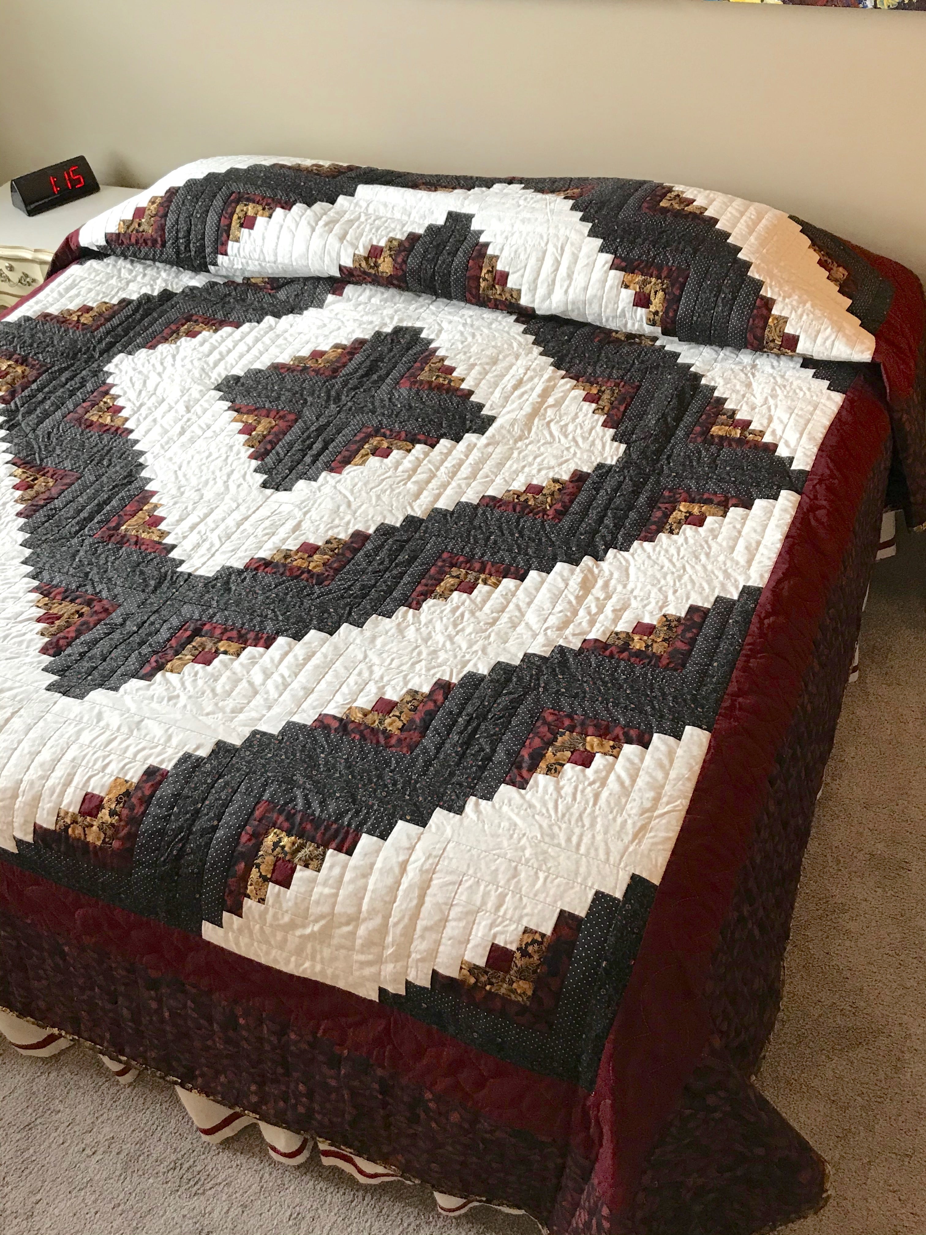 Spectacular Log Cabin Patchwork Amish Quilt 100x113