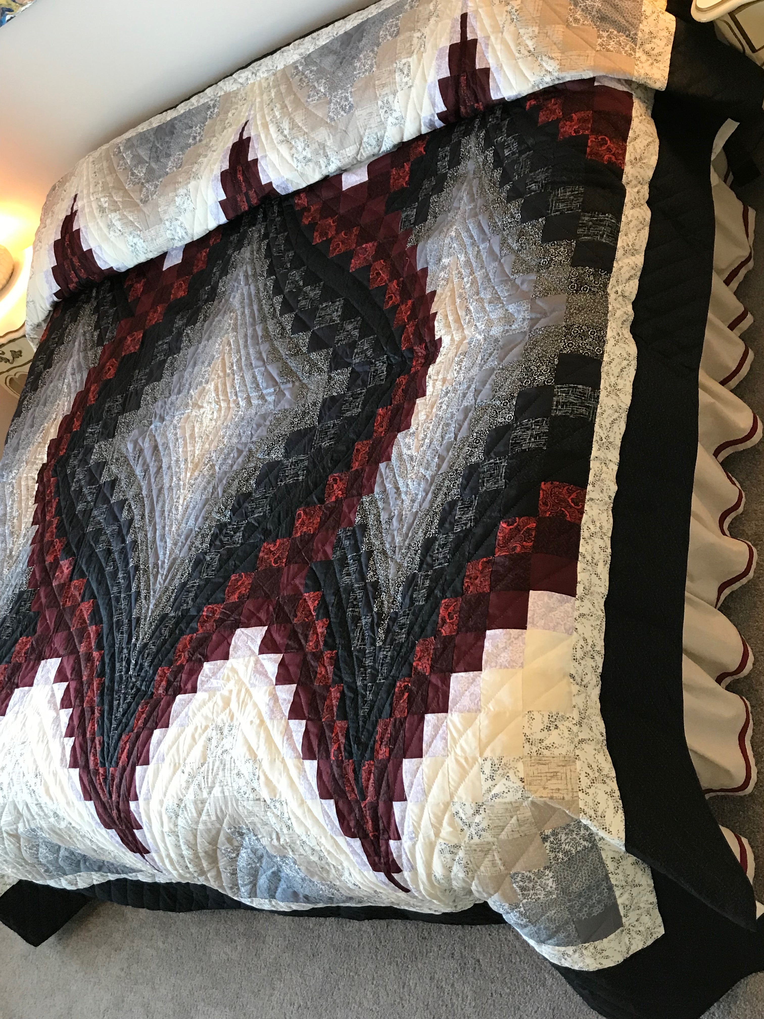 Diamond Reflection Bargello Amish Quilt 101x115. V135.HMA