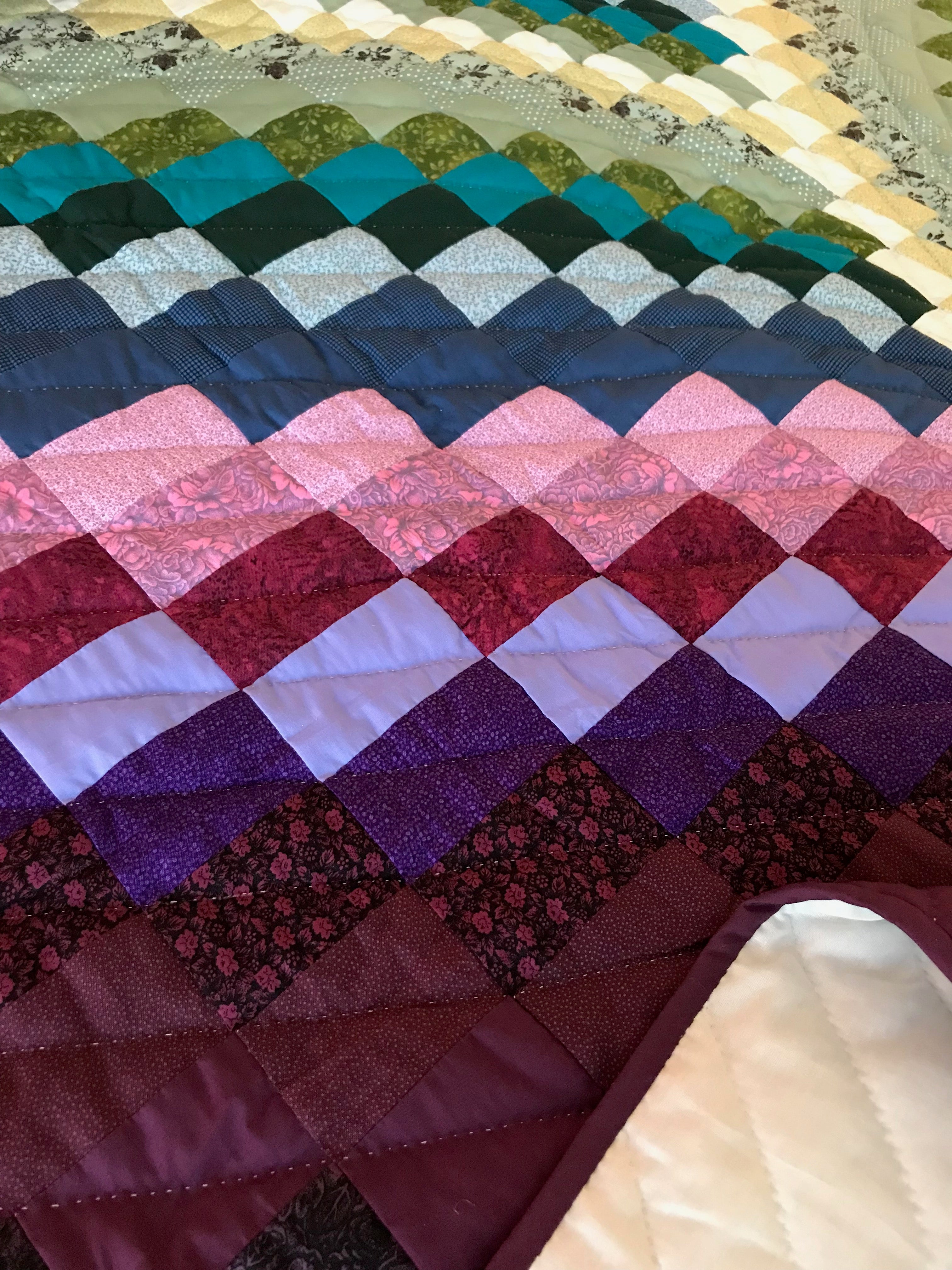 Bargello Twist Amish Quilt 99x117. V137.HMA
