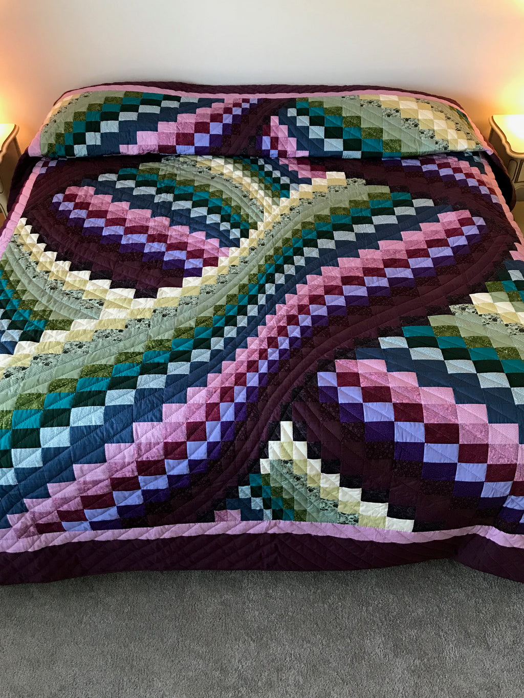Bargello Twist Amish Quilt 99x117. V137.HMA