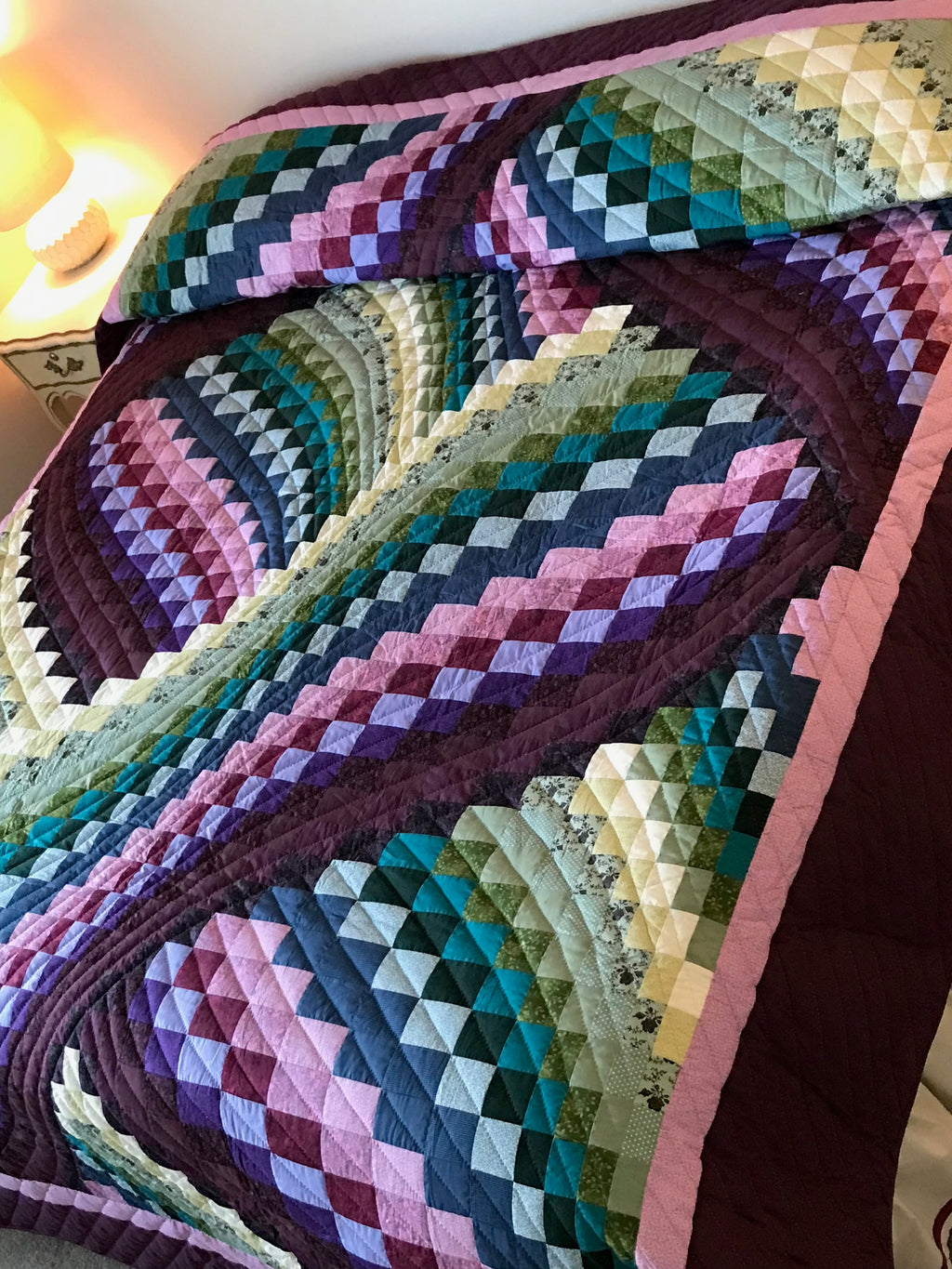 Bargello Twist Amish Quilt 99x117. V137.HMA