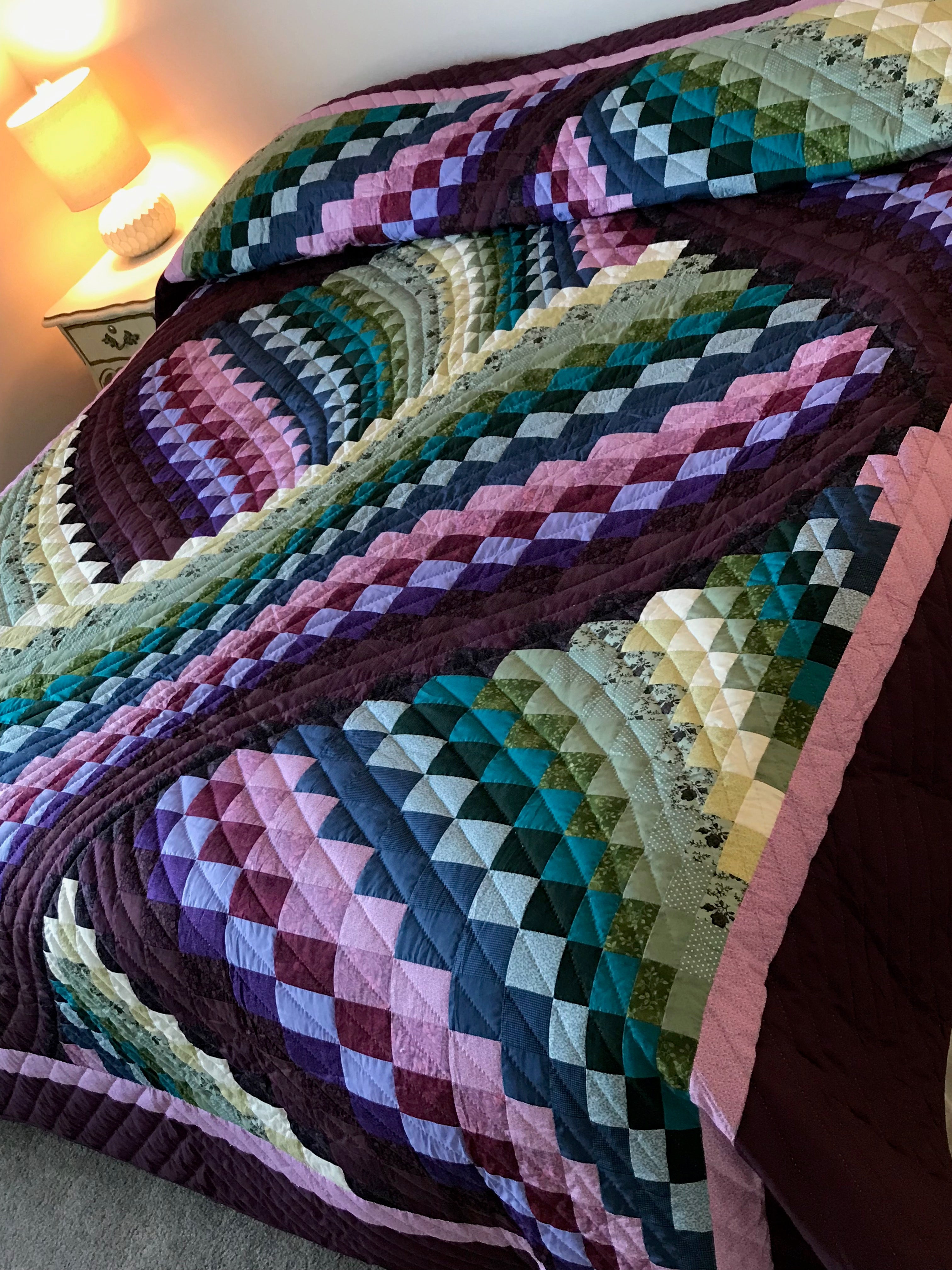 Bargello Twist Amish Quilt 99x117. V137.HMA