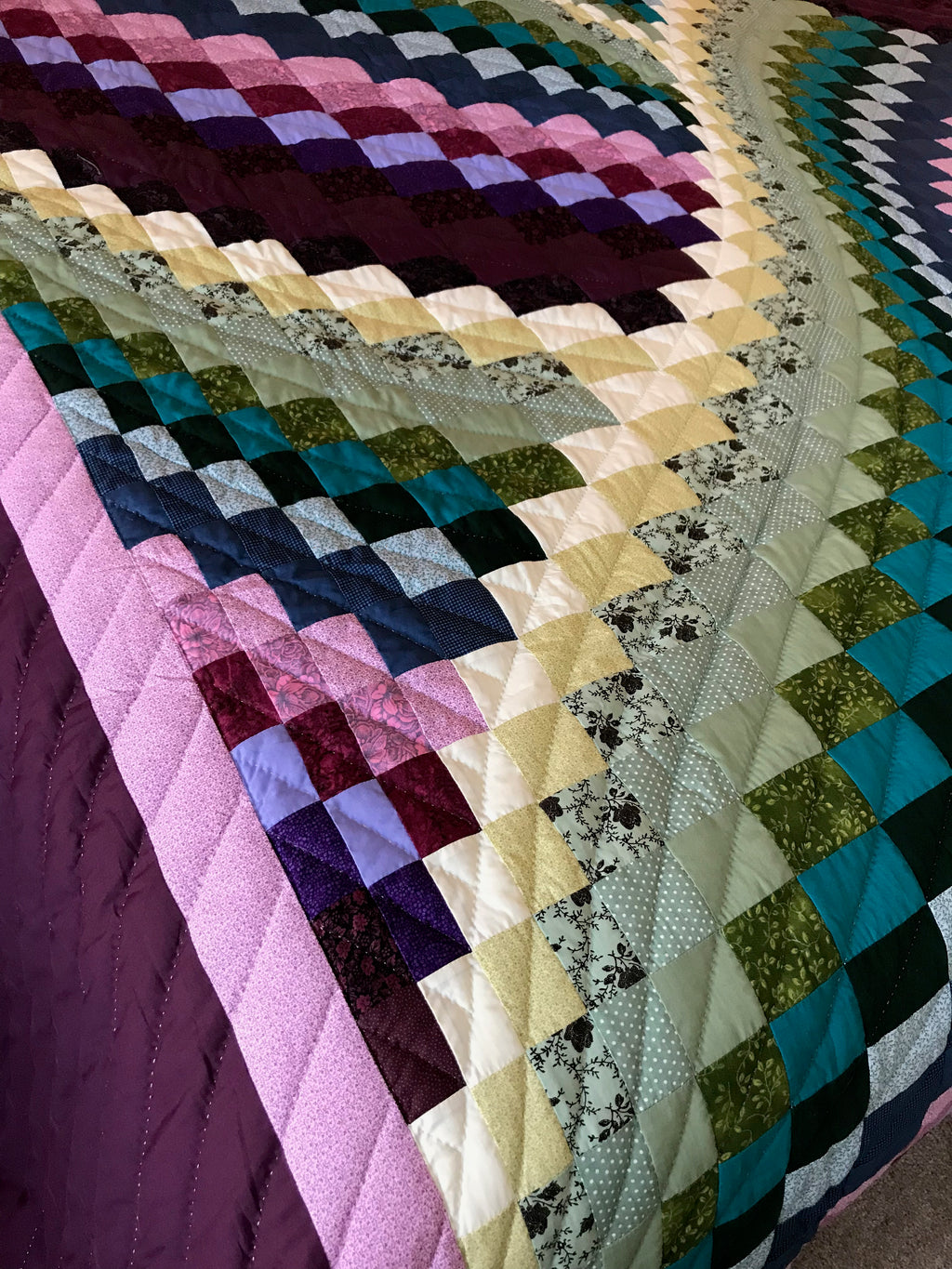 Bargello Twist Amish Quilt 99x117. V137.HMA