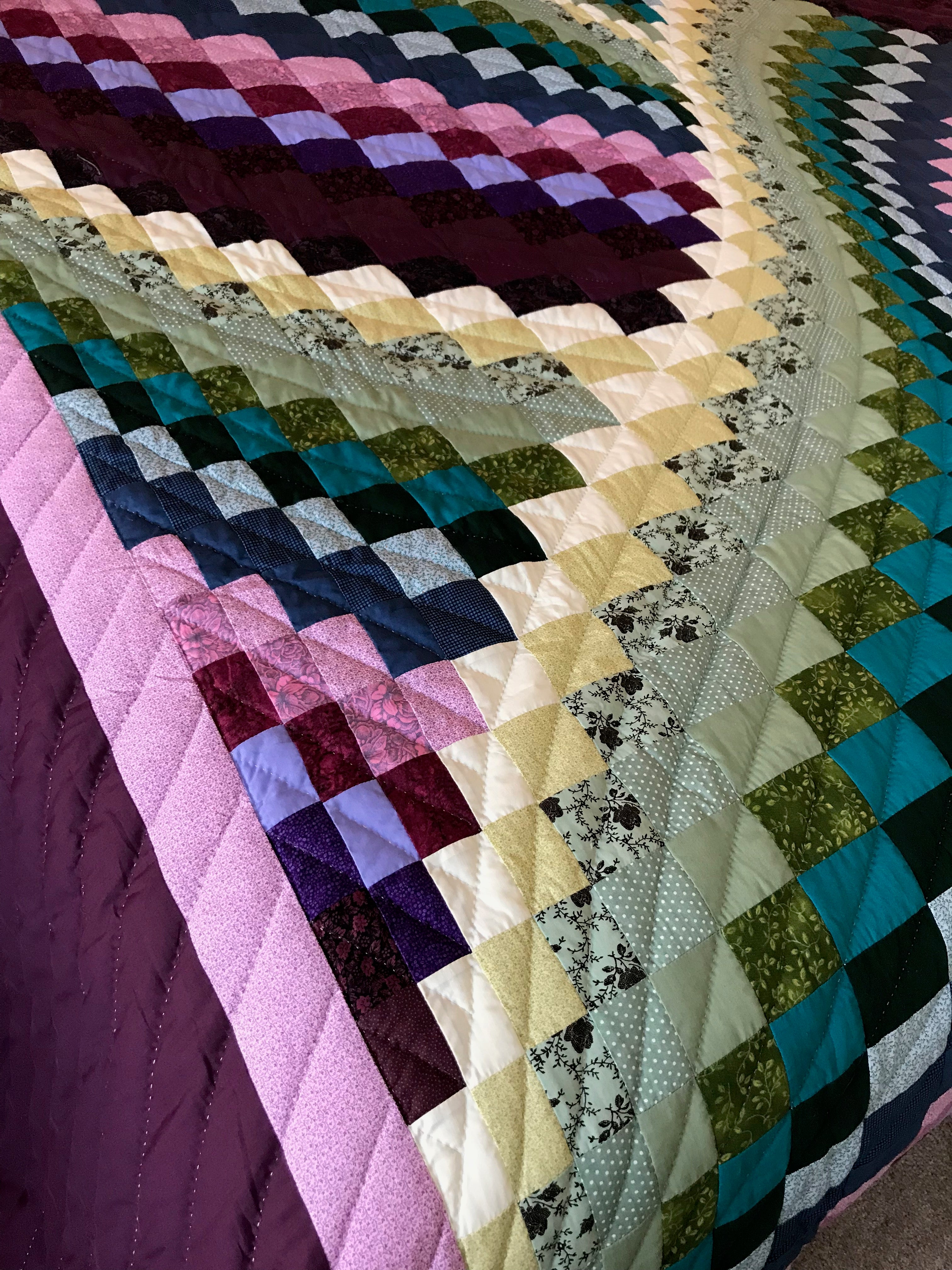 Bargello Twist Amish Quilt 99x117. V137.HMA