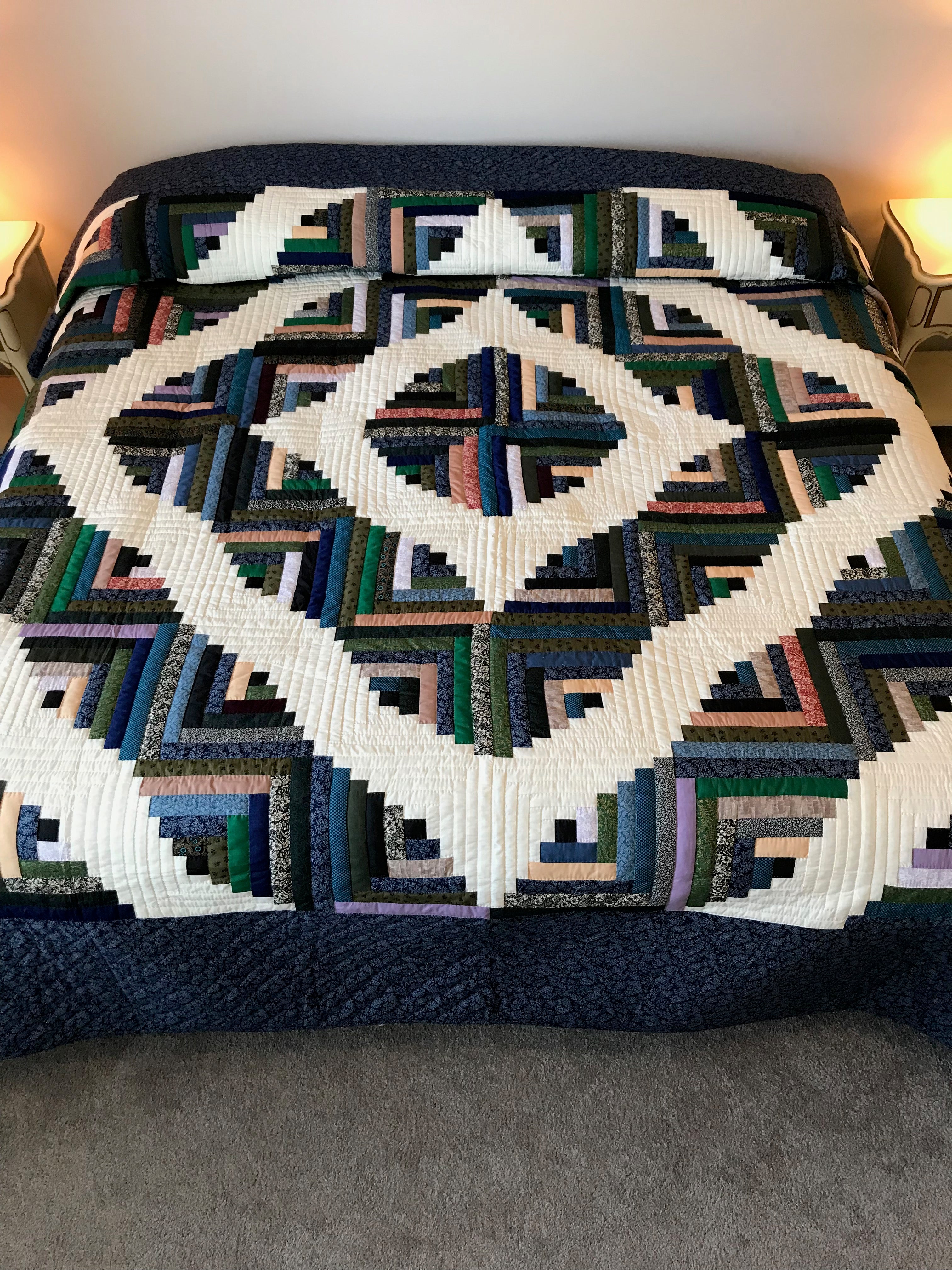 Wavy Log Cabin Amish Quilt 101x111. V140.HMA
