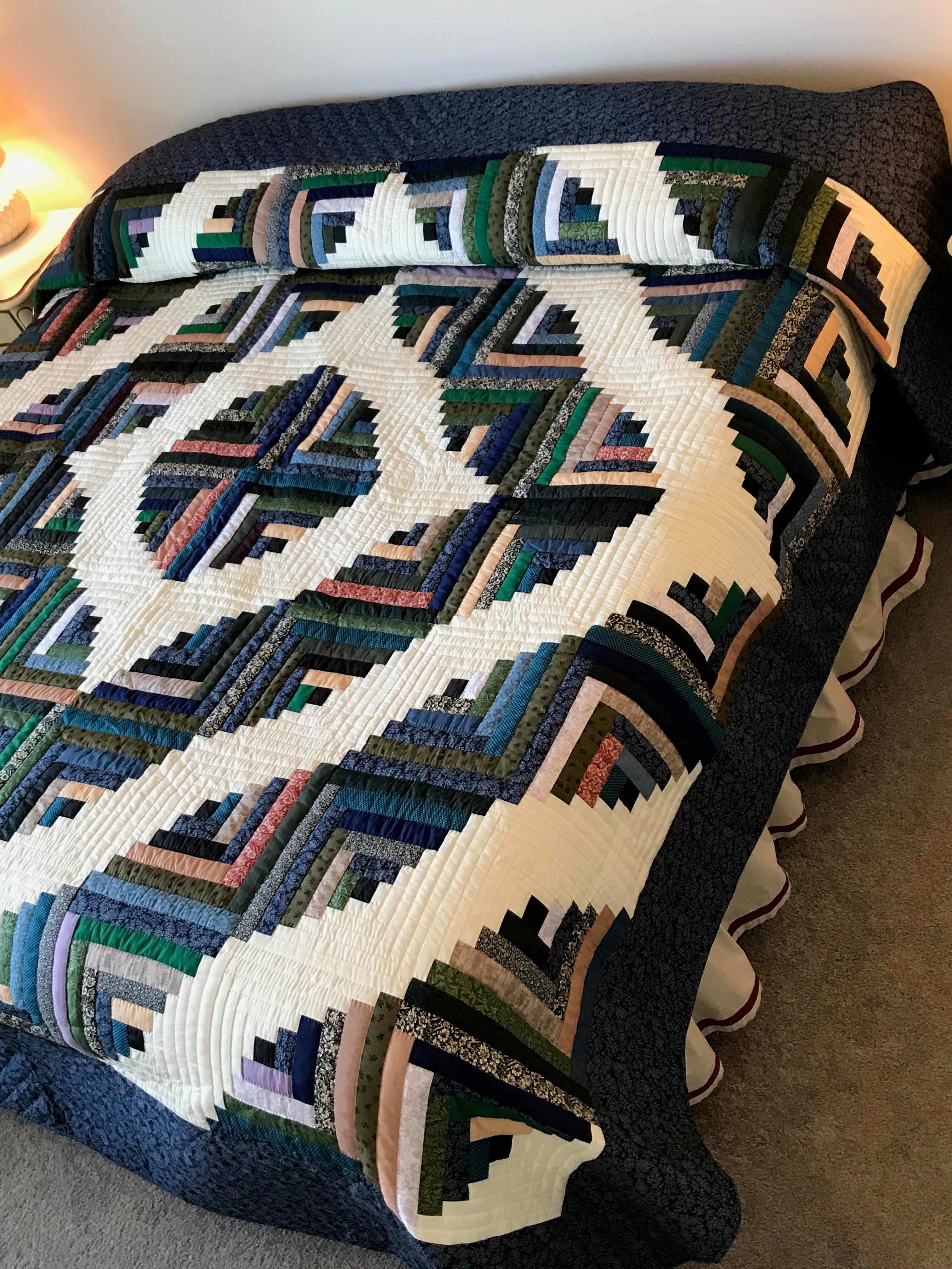 Wavy Log Cabin Amish Quilt 101x111. V140.HMA