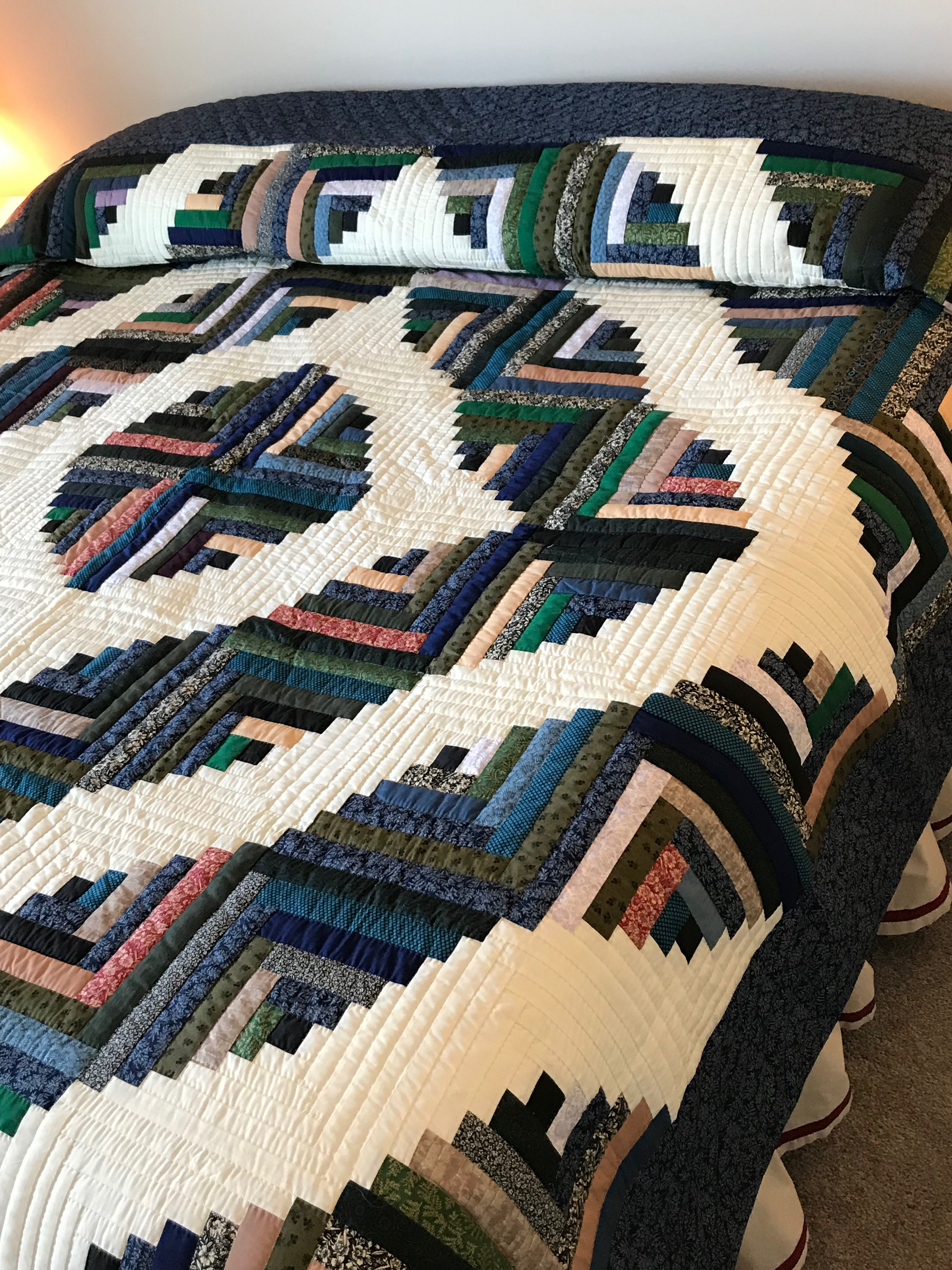 Wavy Log Cabin Amish Quilt 101x111. V140.HMA