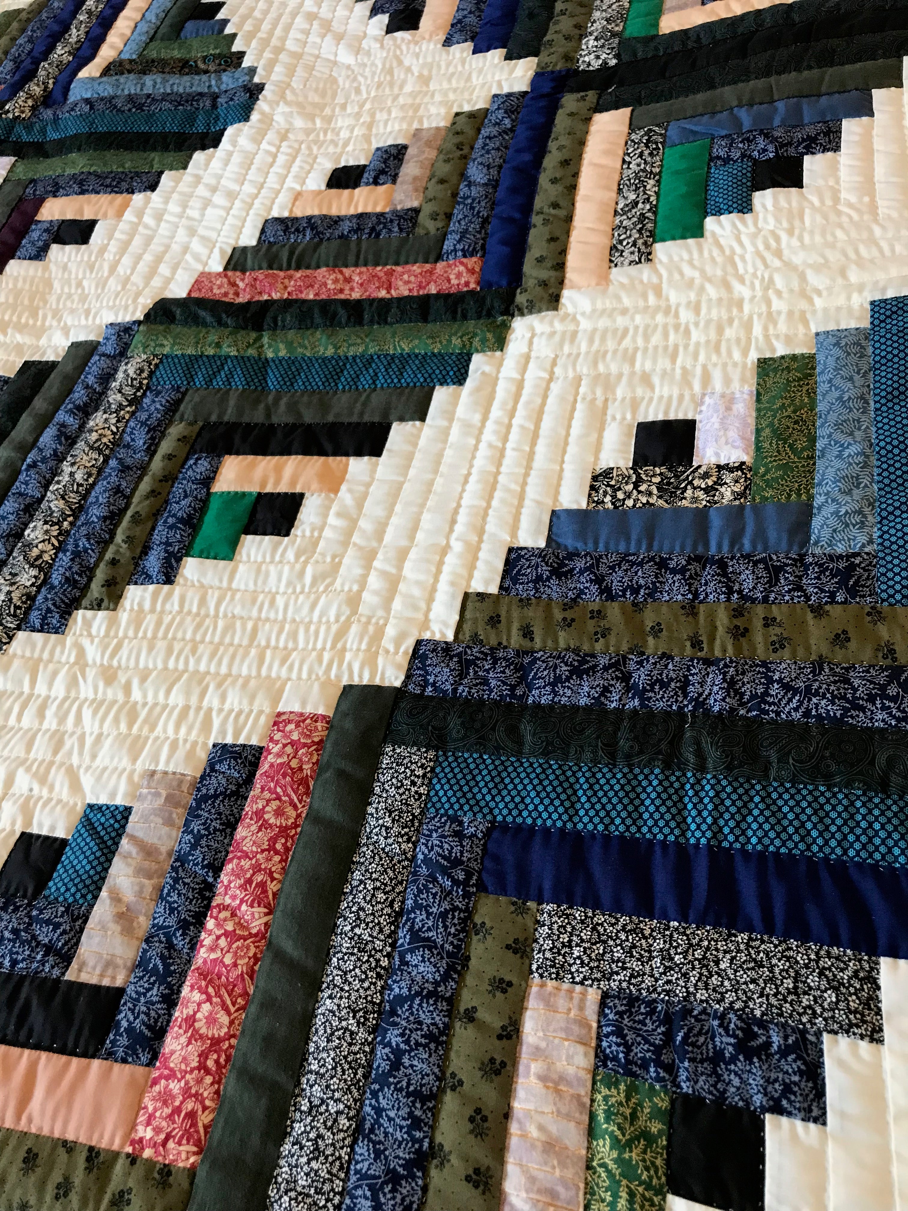 Wavy Log Cabin Amish Quilt 101x111. V140.HMA