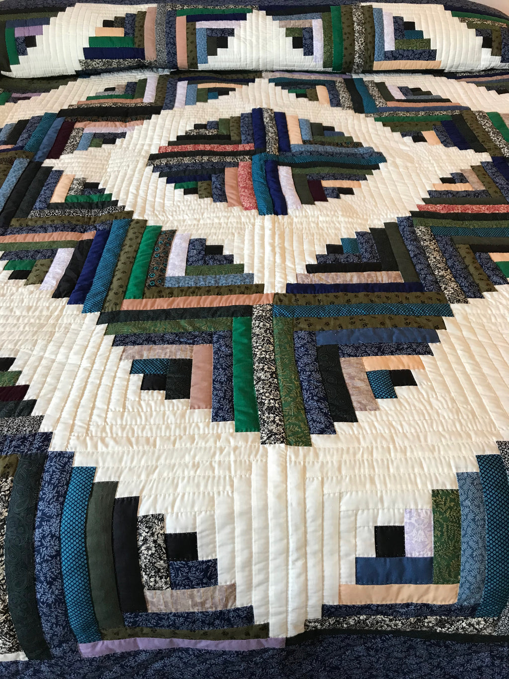 Wavy Log Cabin Amish Quilt 101x111. V140.HMA