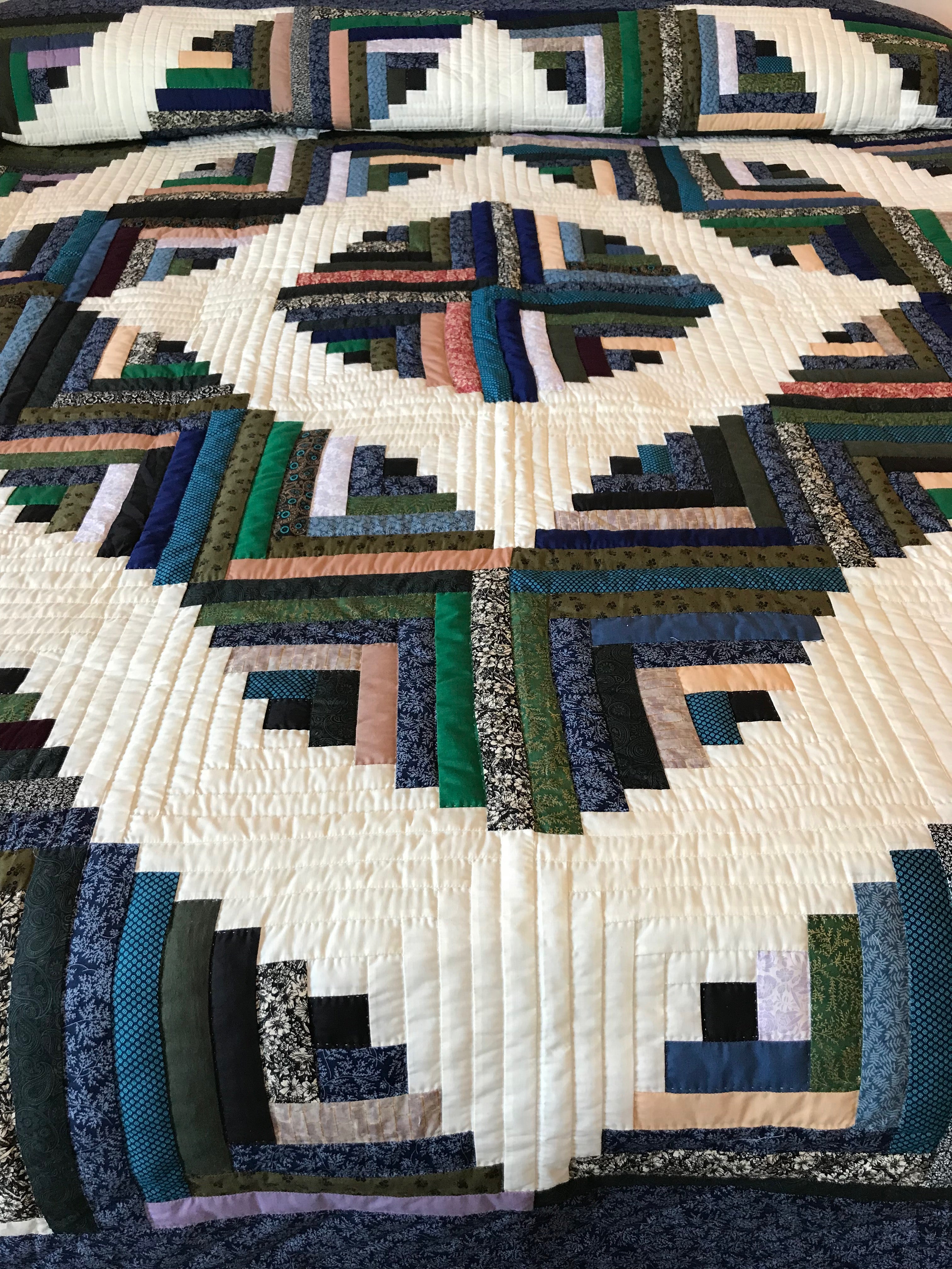 Wavy Log Cabin Amish Quilt 101x111. V140.HMA