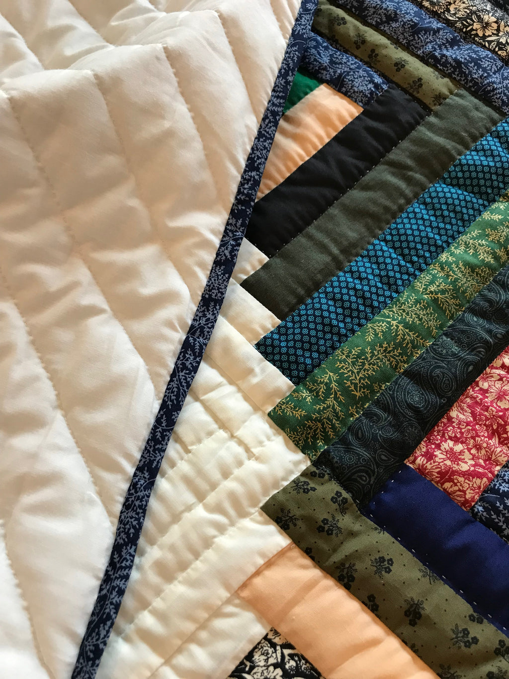 Wavy Log Cabin Amish Quilt 101x111. V140.HMA