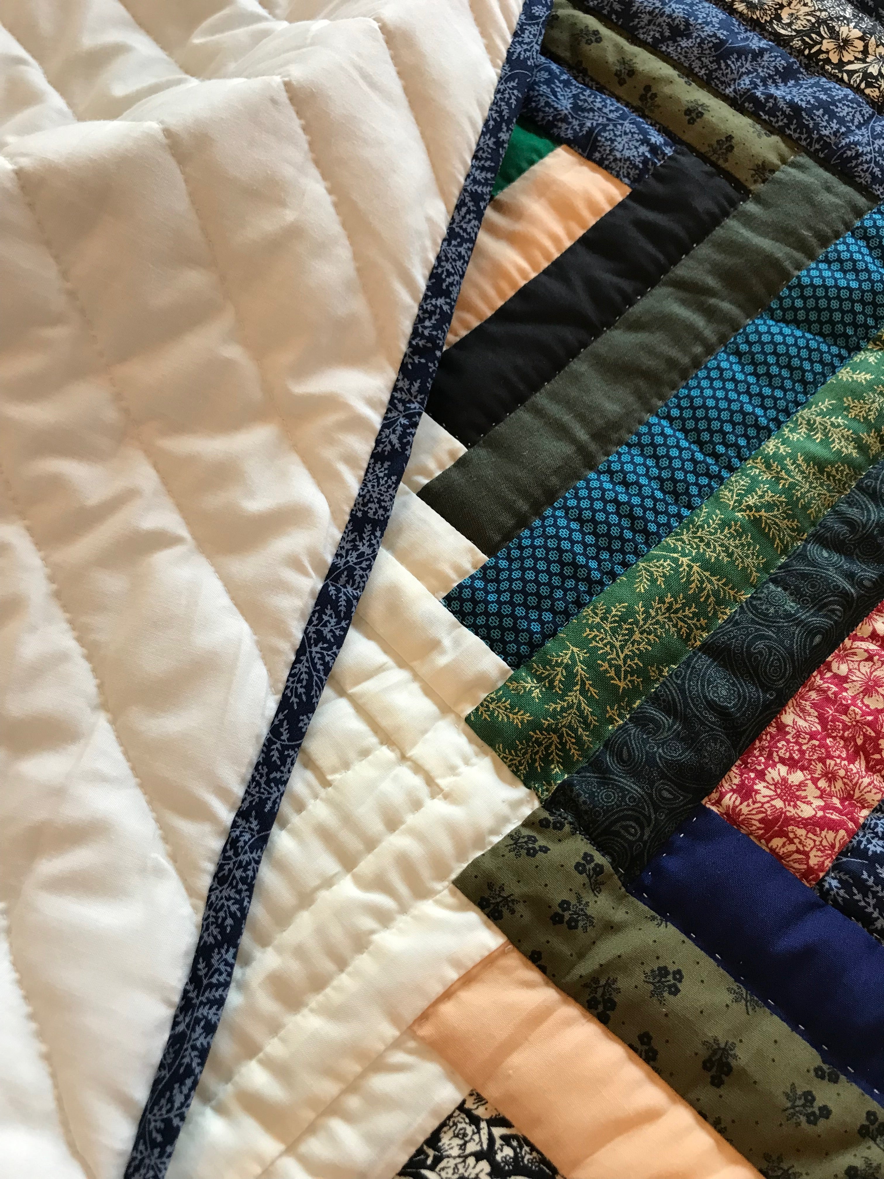 Wavy Log Cabin Amish Quilt 101x111. V140.HMA