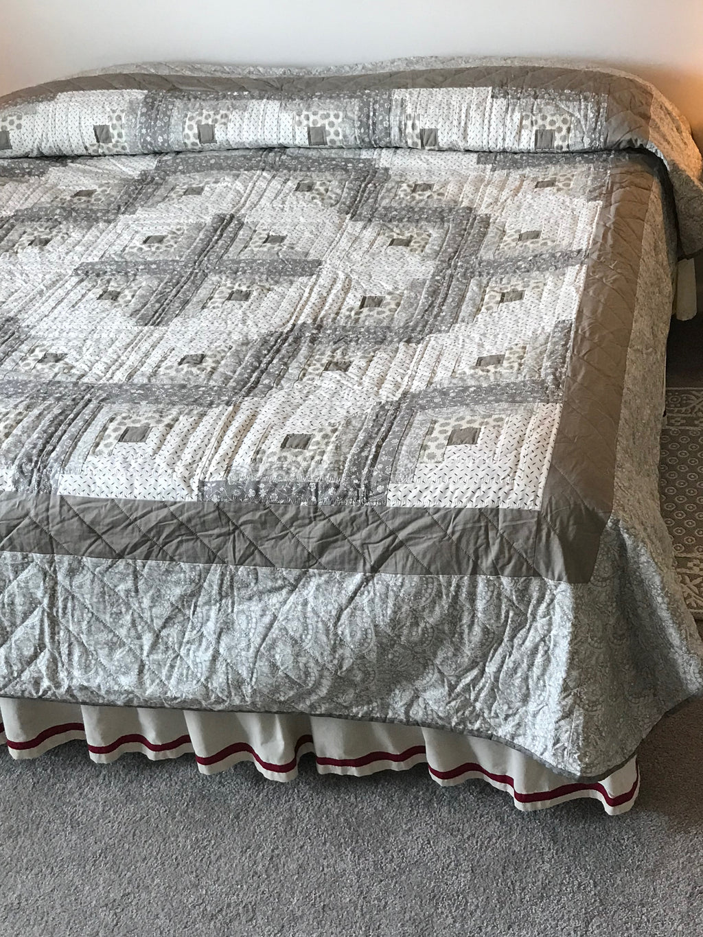 Log Cabin Patchwork Amish Quilt 102x113. V142.HMA