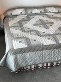 Log Cabin Patchwork Amish Quilt 102x113. V142.HMA