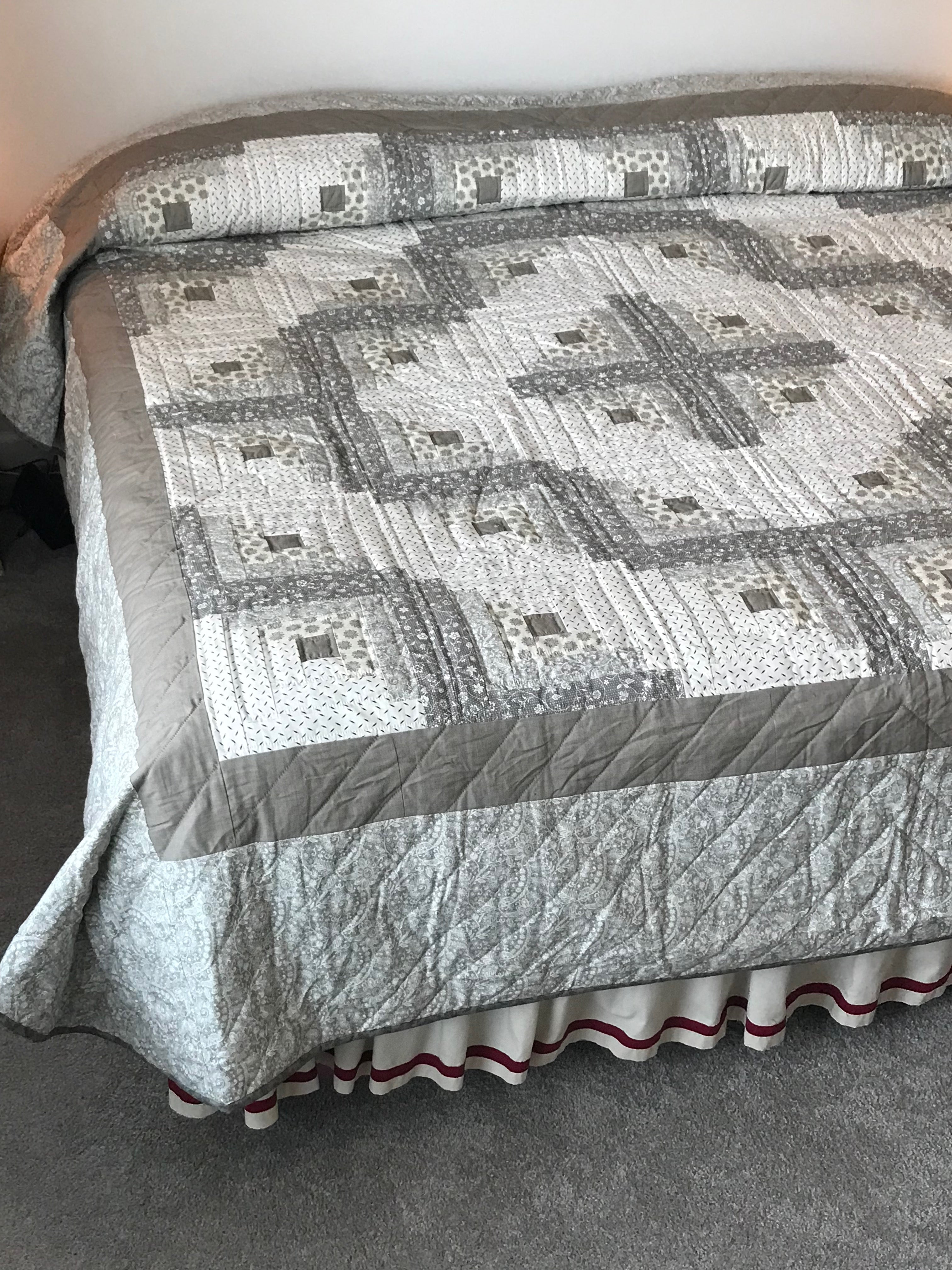 Log Cabin Patchwork Amish Quilt 102x113. V142.HMA