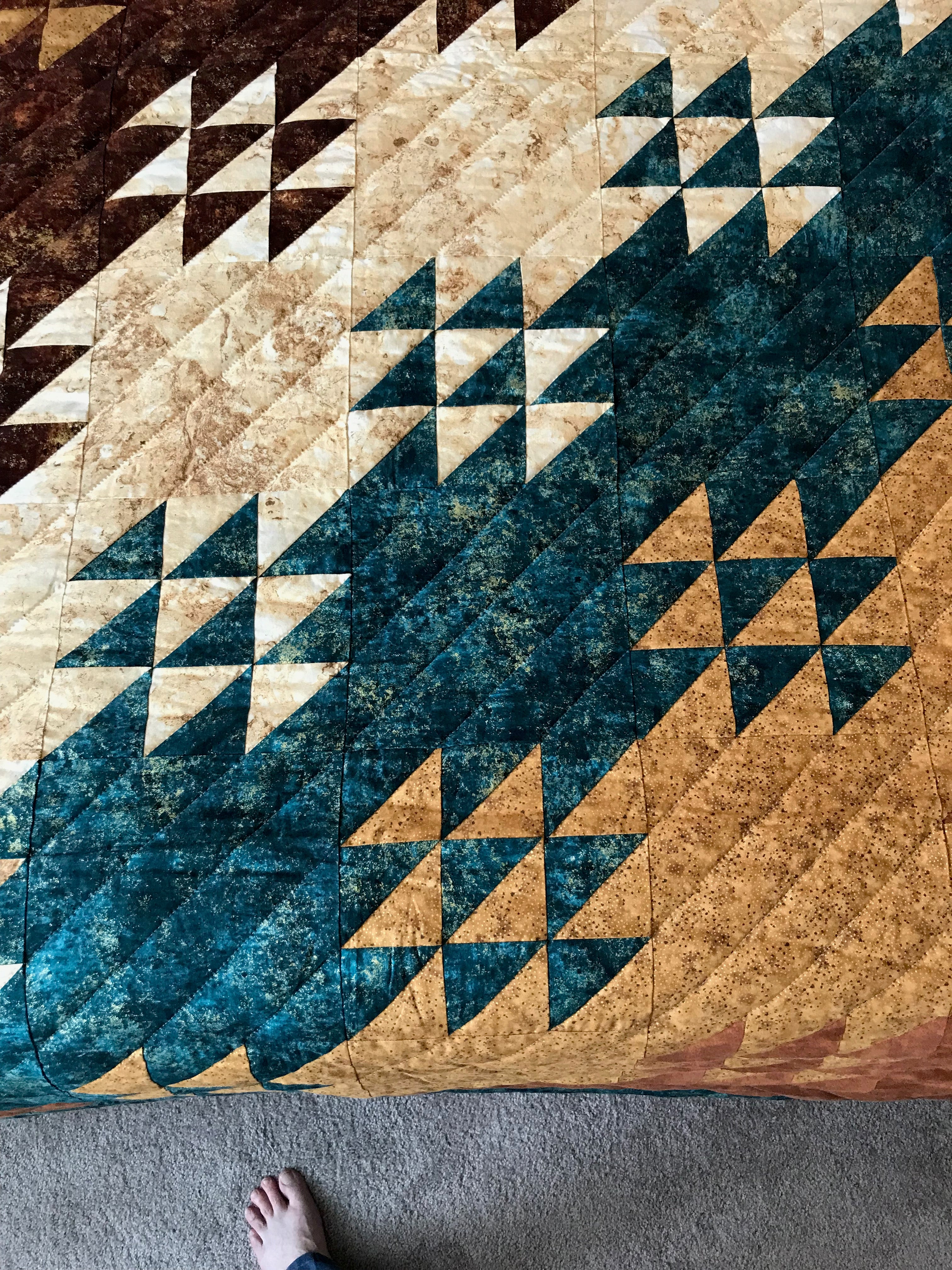 Down the Mountain Road Patchwork Large Amish Quilt 117x117. V143.HMA