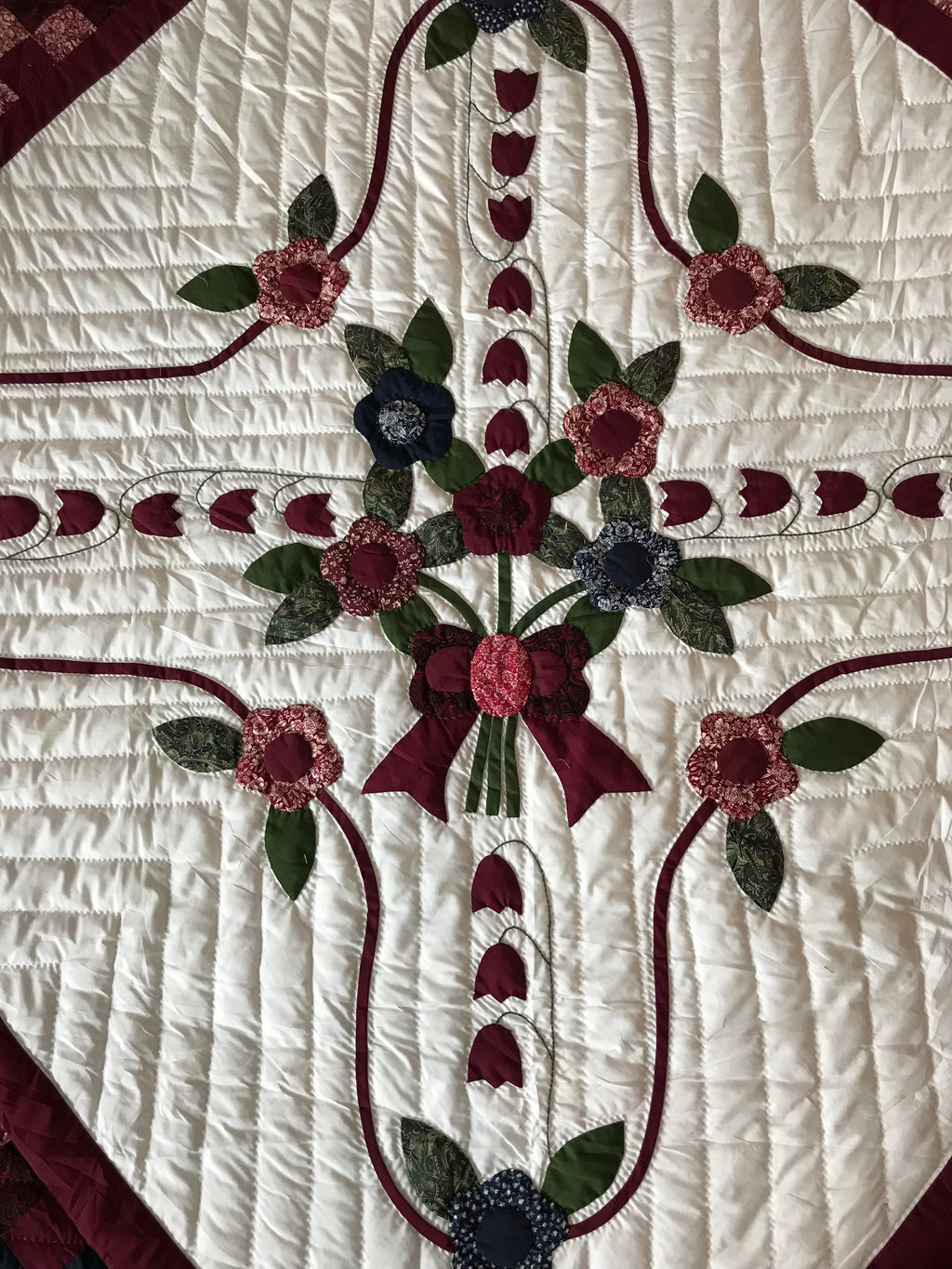Lily in Commons Applique Amish Quilt 105x116. V146.HMA