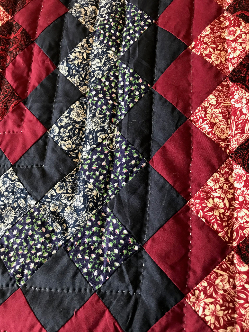 Lily in Commons Applique Amish Quilt 105x116. V146.HMA