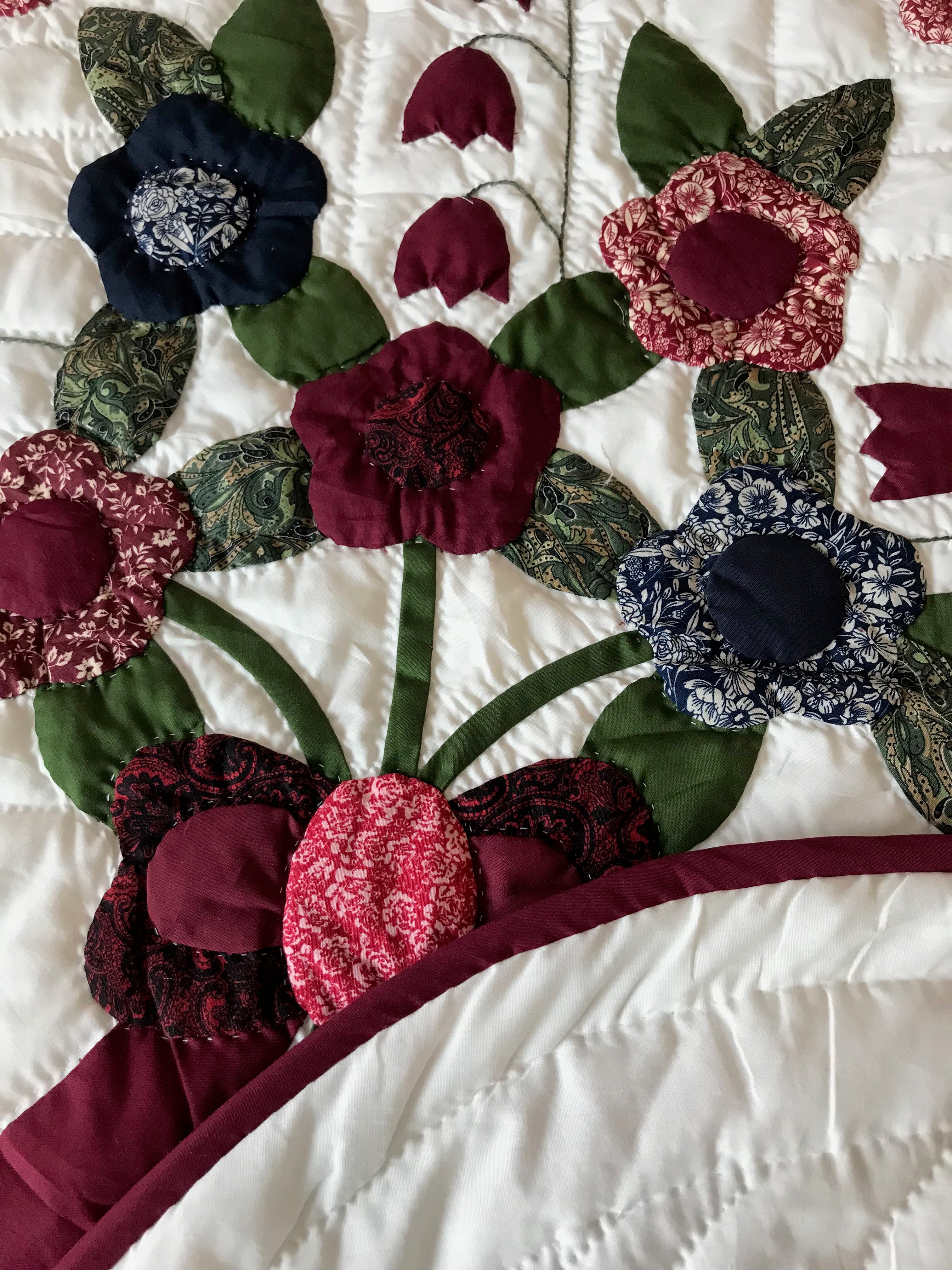 Lily in Commons Applique Amish Quilt 105x116. V146.HMA