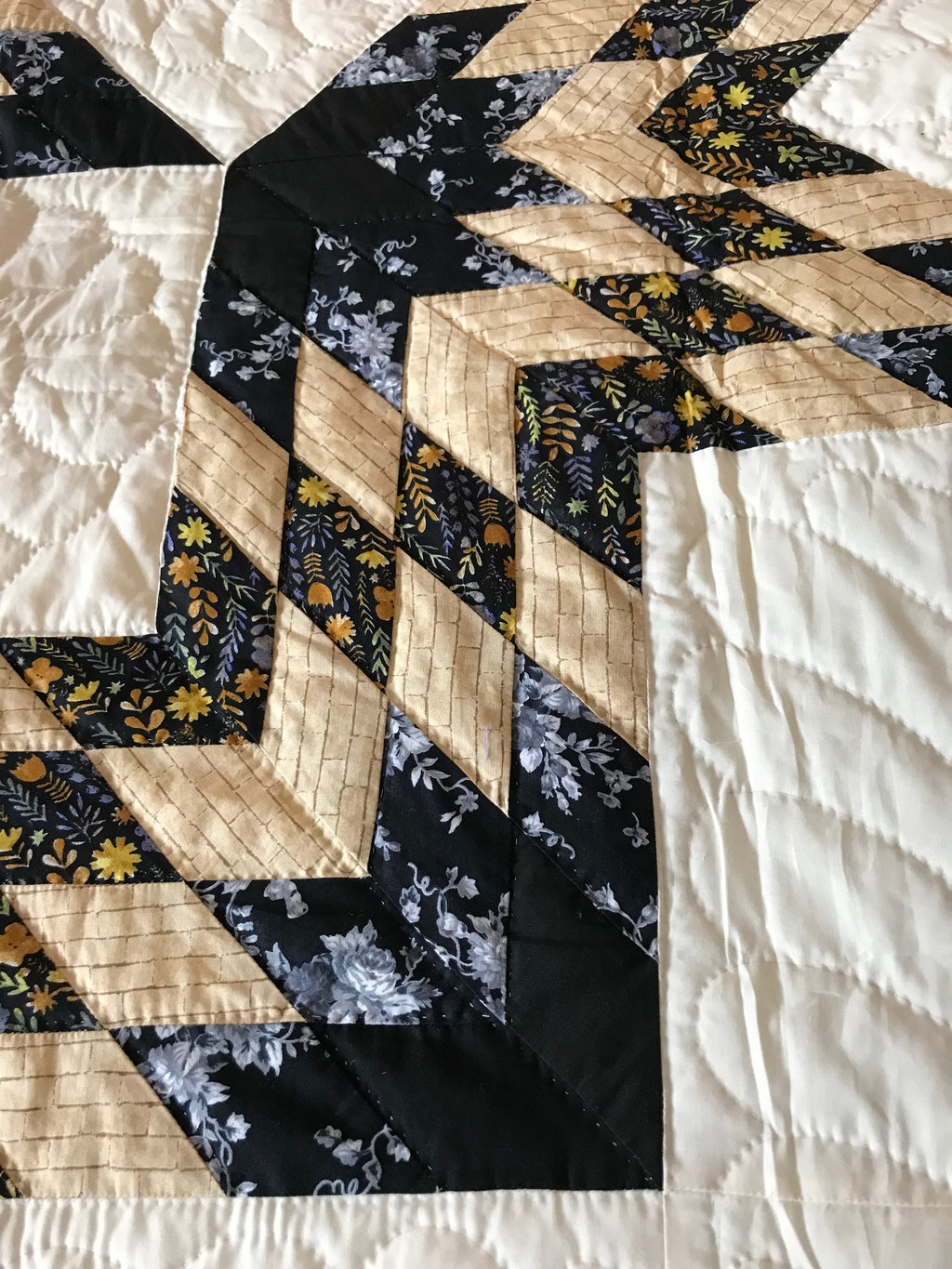 Broken Star Amish Quilt 102x114. V148.HMA