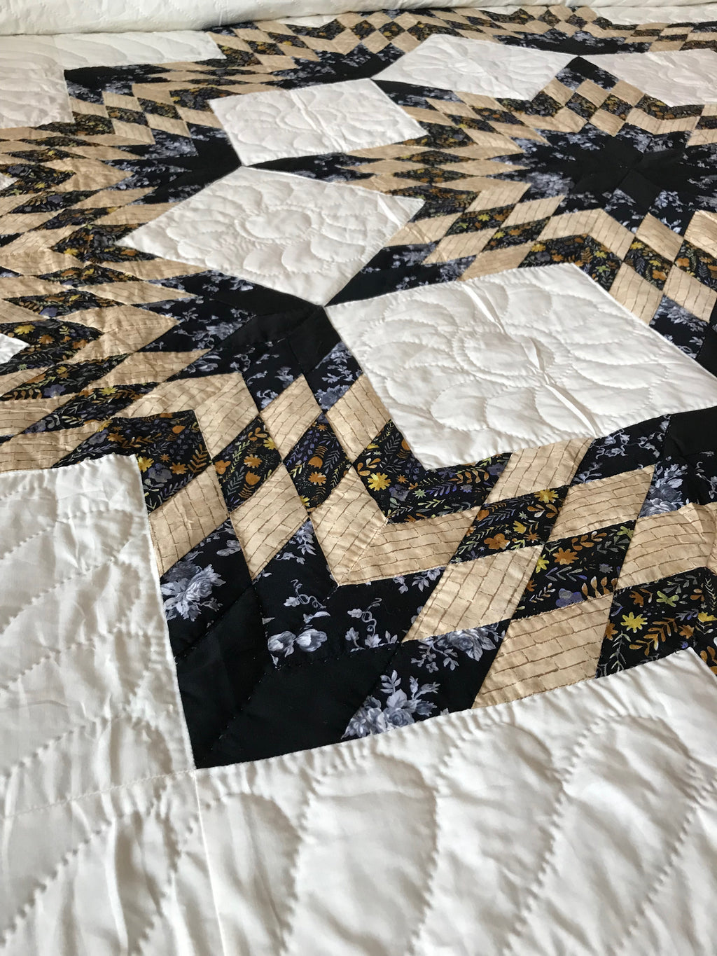Broken Star Amish Quilt 102x114. V148.HMA