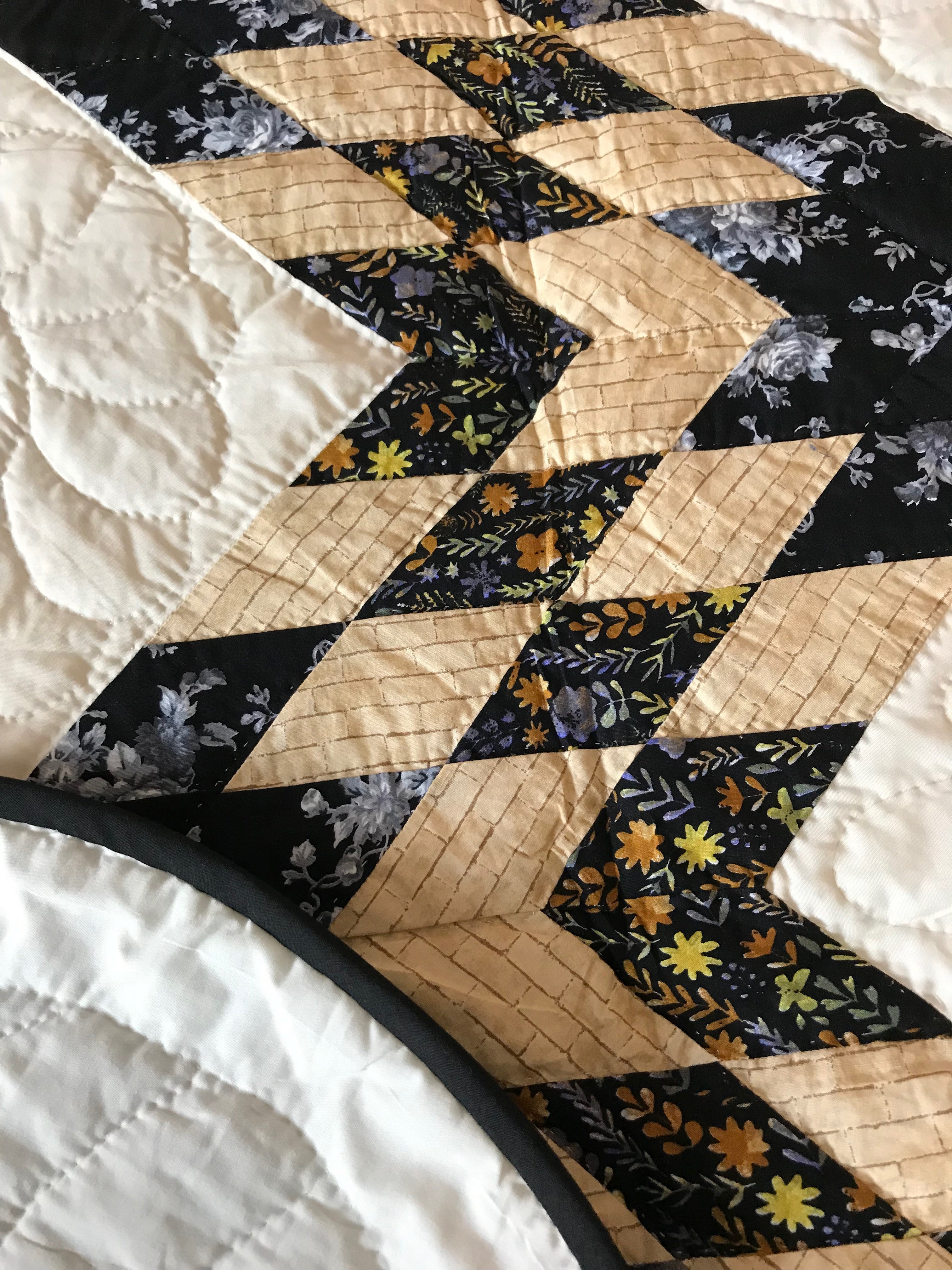 Broken Star Amish Quilt 102x114. V148.HMA
