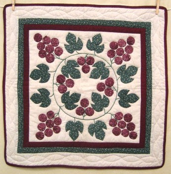 Amish Grape Wreath Applique Wall Hanging Quilt