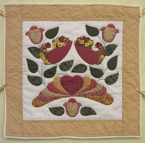 Amish Pair Doves Applique Wall Hanging Quilt